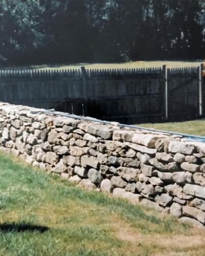 Double-faced Fieldstone Fry Laid Wall