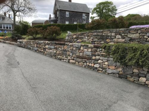 Fieldstone and Granite Mixed Retaining Wall