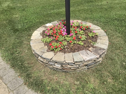 Field stone planter