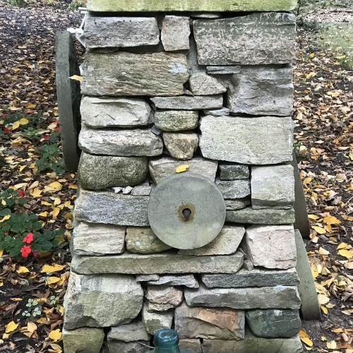 Fieldstone pillar