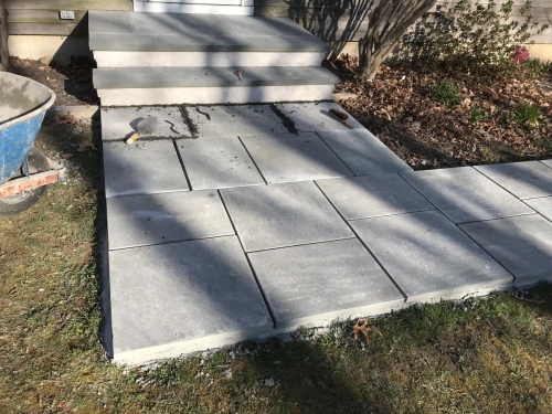 Thermal bluestone walkway and step laid over concrete