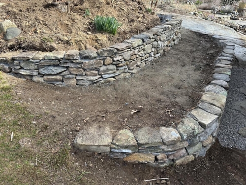 fieldstone retaining wall planter