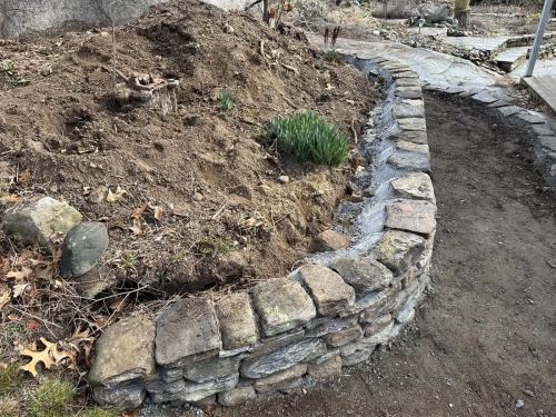 fieldstone retaining wall planter