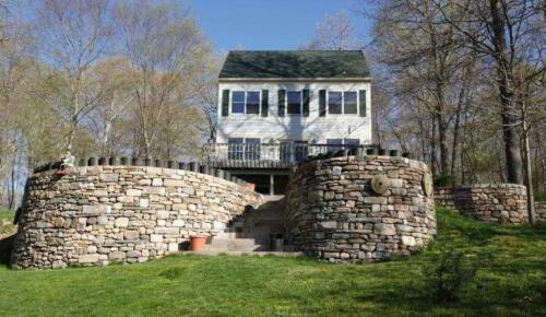 Fieldstone Round Retaining Walls